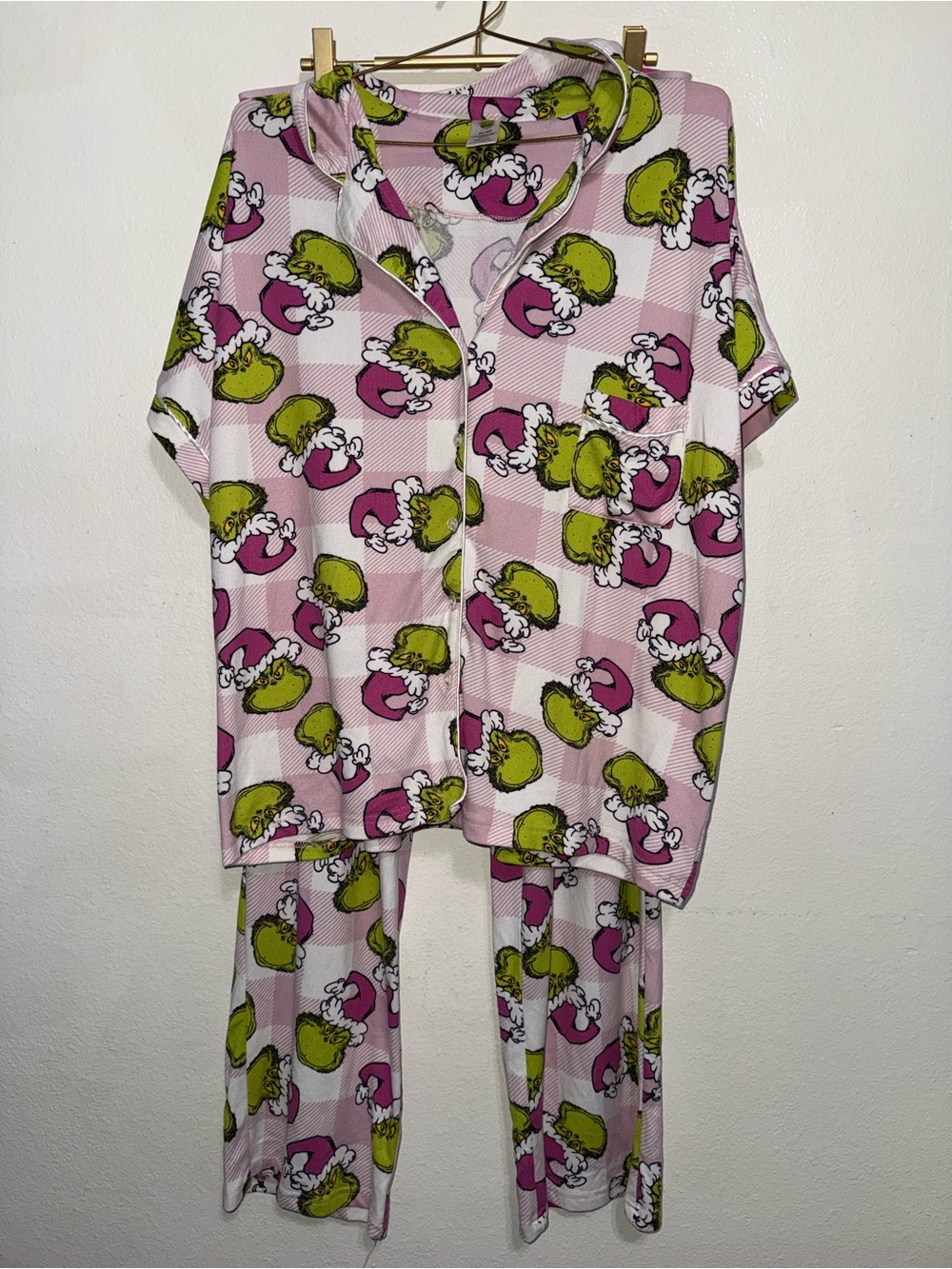 Women’s Pink Grinch-Print Short Sleeve Pajama Set